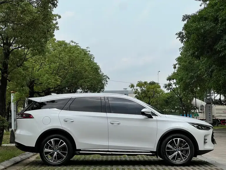 BYD Tang NEV DM 2.0 T Full-time 4 WD Connected Creative Enjoyment 7-seat CN-VI