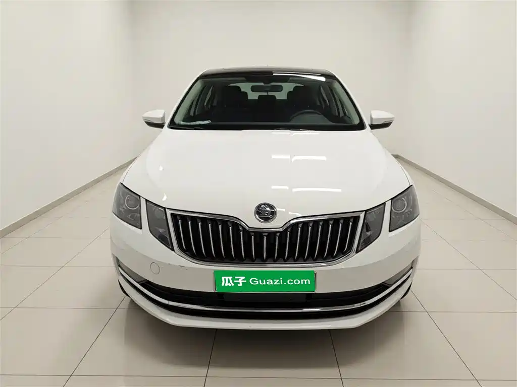 Octavia TSI230 DSG Smart Travel Luxury CN-V