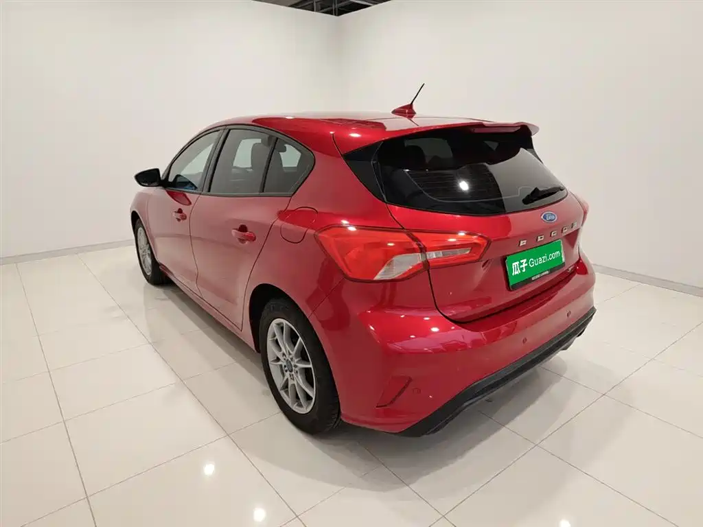 Focus Hatchback EcoBoost 180 Auto Sharp Trend