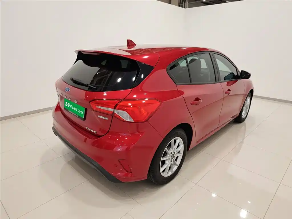 Focus Hatchback EcoBoost 180 Auto Sharp Trend