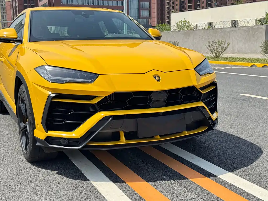 Urus 4.0 T V8