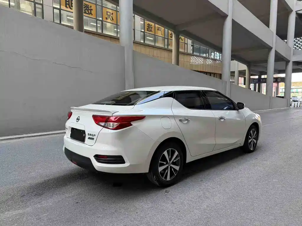Lannia 1.6 L CVT Cool