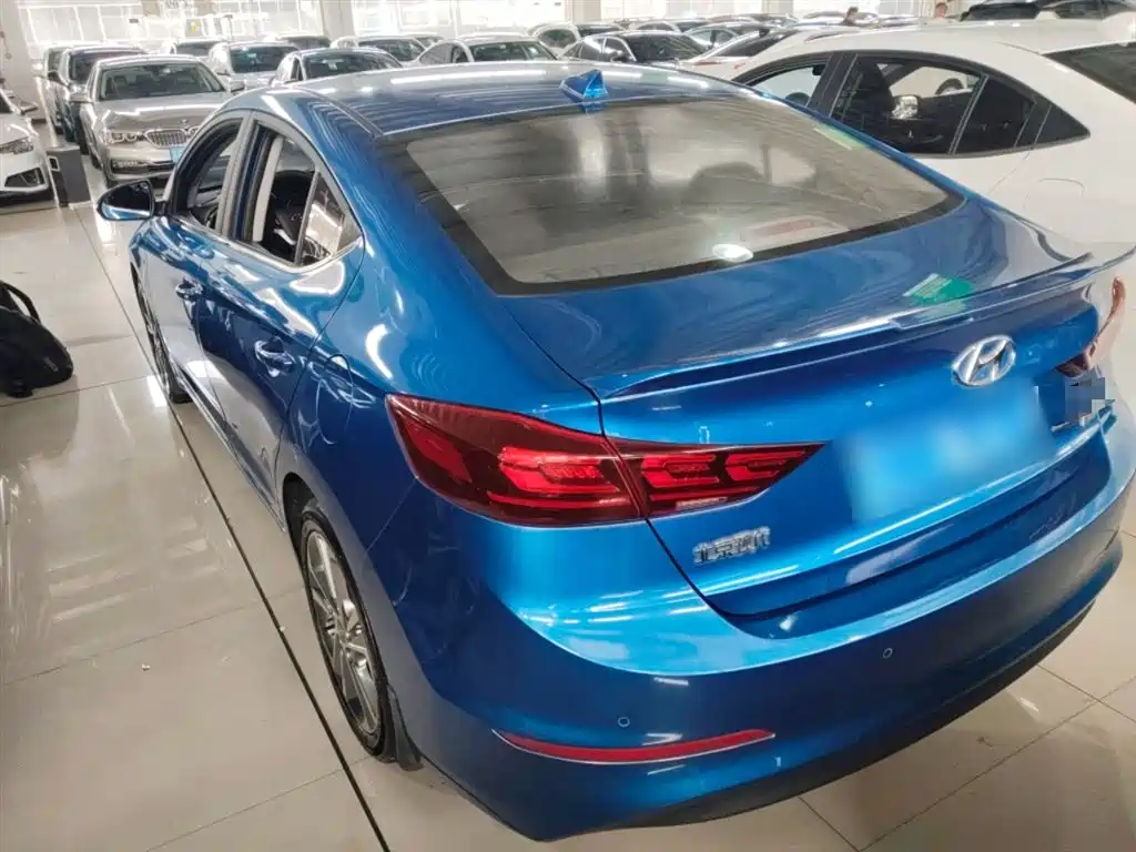 Elantra 1.6 L Auto Smart Dazzle · Elite