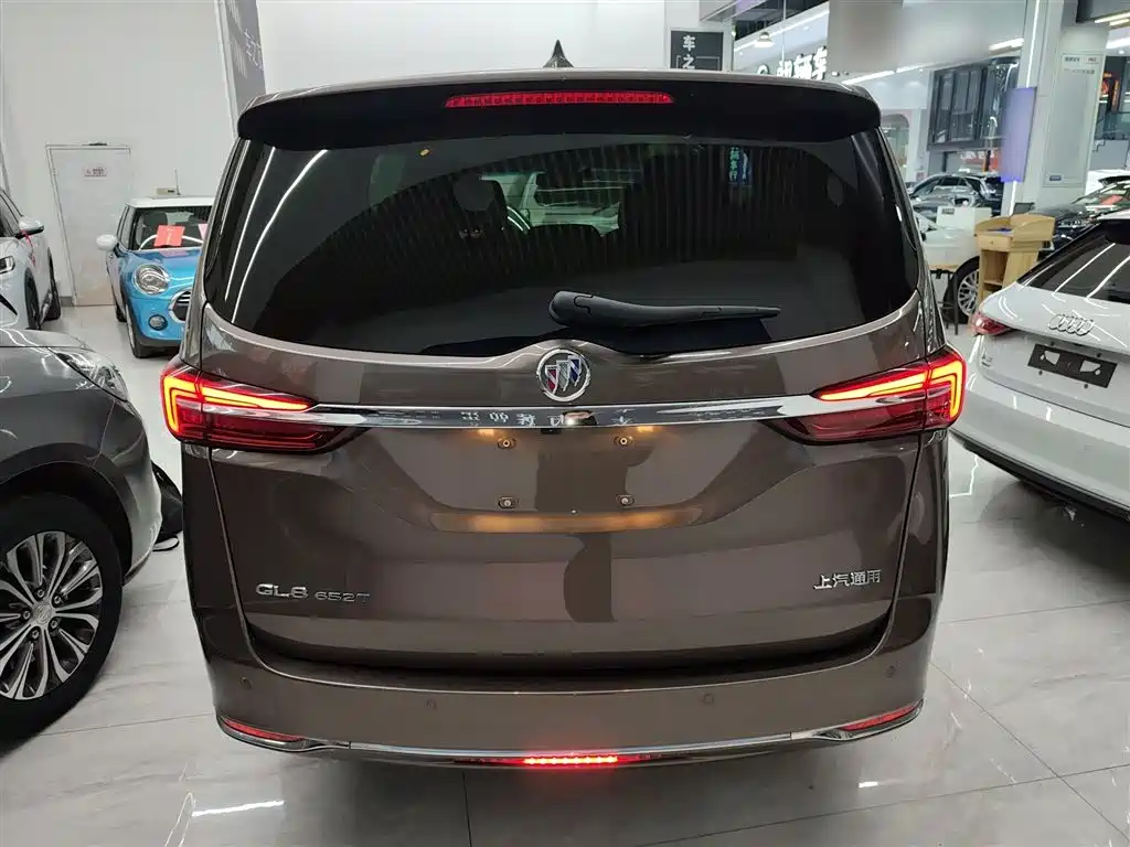 Buick GL8 Land Official Cabin 652 T Luxury