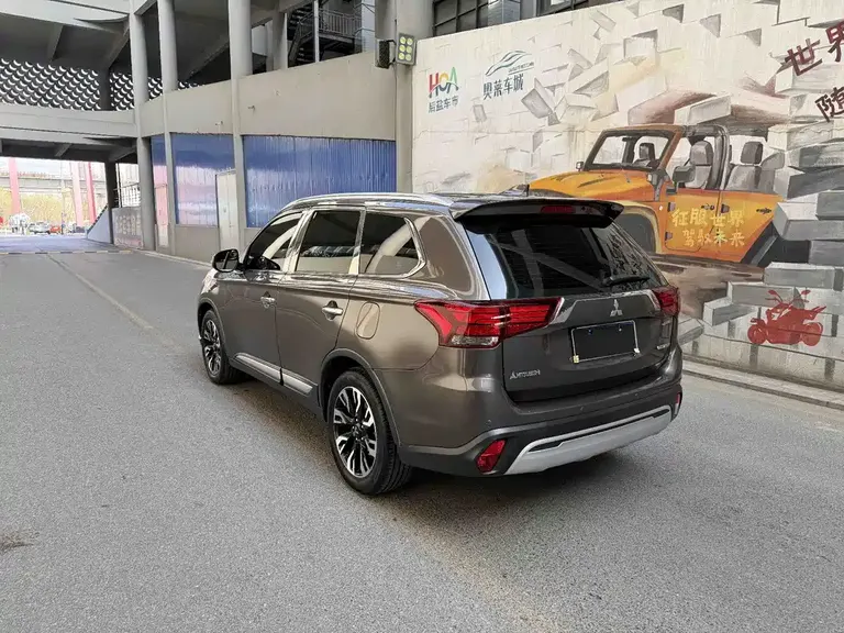Mitsubishi Outlander 2.4 L 4 WD Enjoyment 5-seat CN-VI