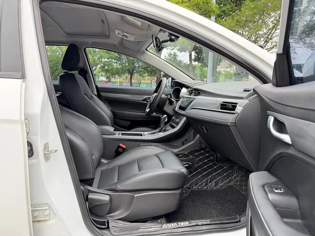 Emgrand UP 1.5 L CVT Luxury