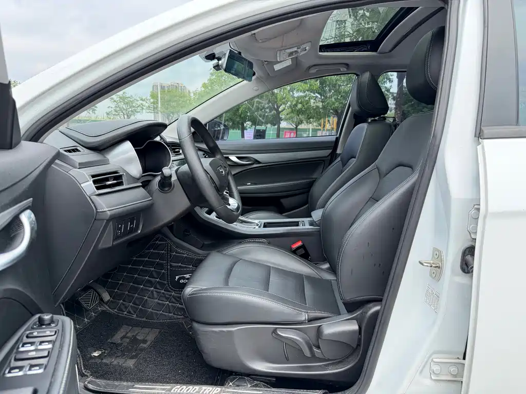 Emgrand UP 1.5 L CVT Luxury