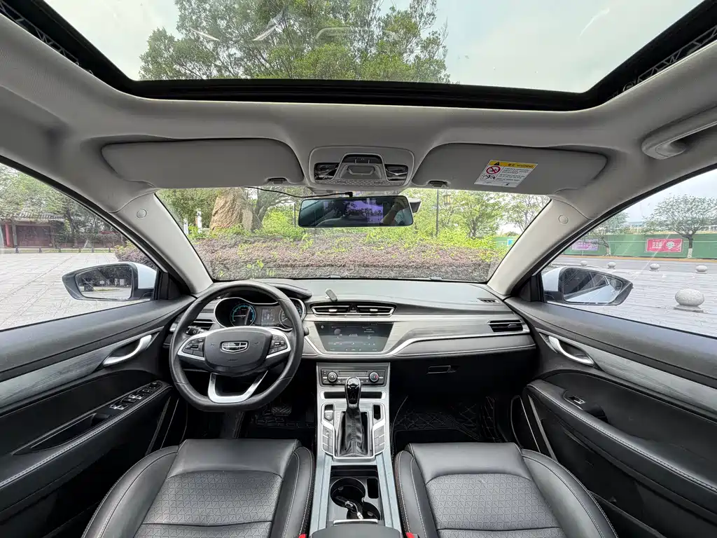 Emgrand UP 1.5 L CVT Luxury