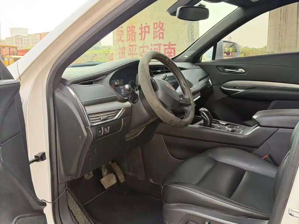 Cadillac XT4 28 T 2 WD Leading