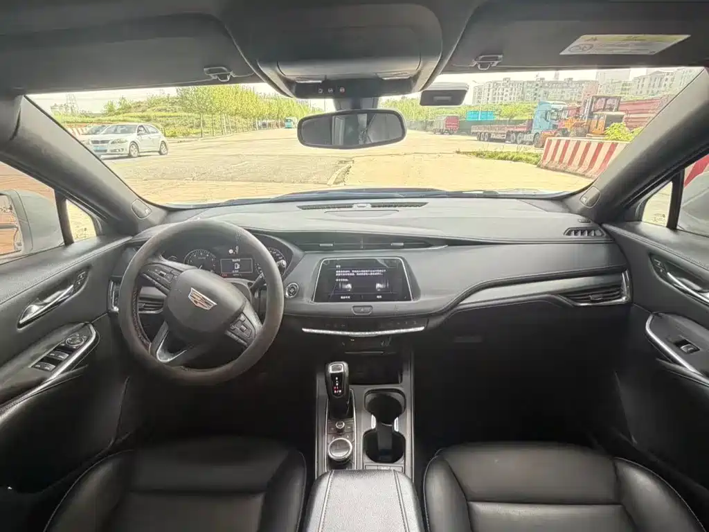 Cadillac XT4 28 T 2 WD Leading