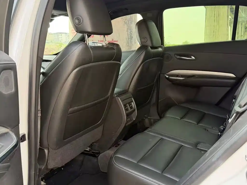 Cadillac XT4 28 T 2 WD Leading