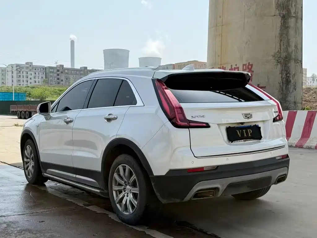Cadillac XT4 28 T 2 WD Leading
