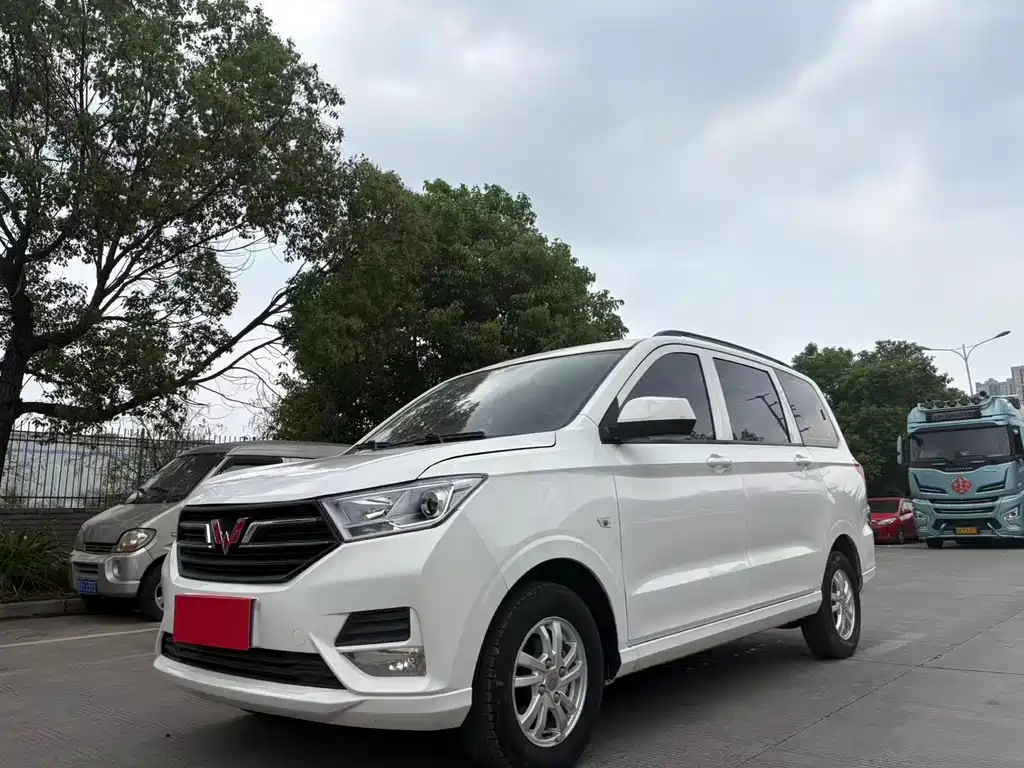 Wuling Hongguang 1.5 L S Standard L2 B