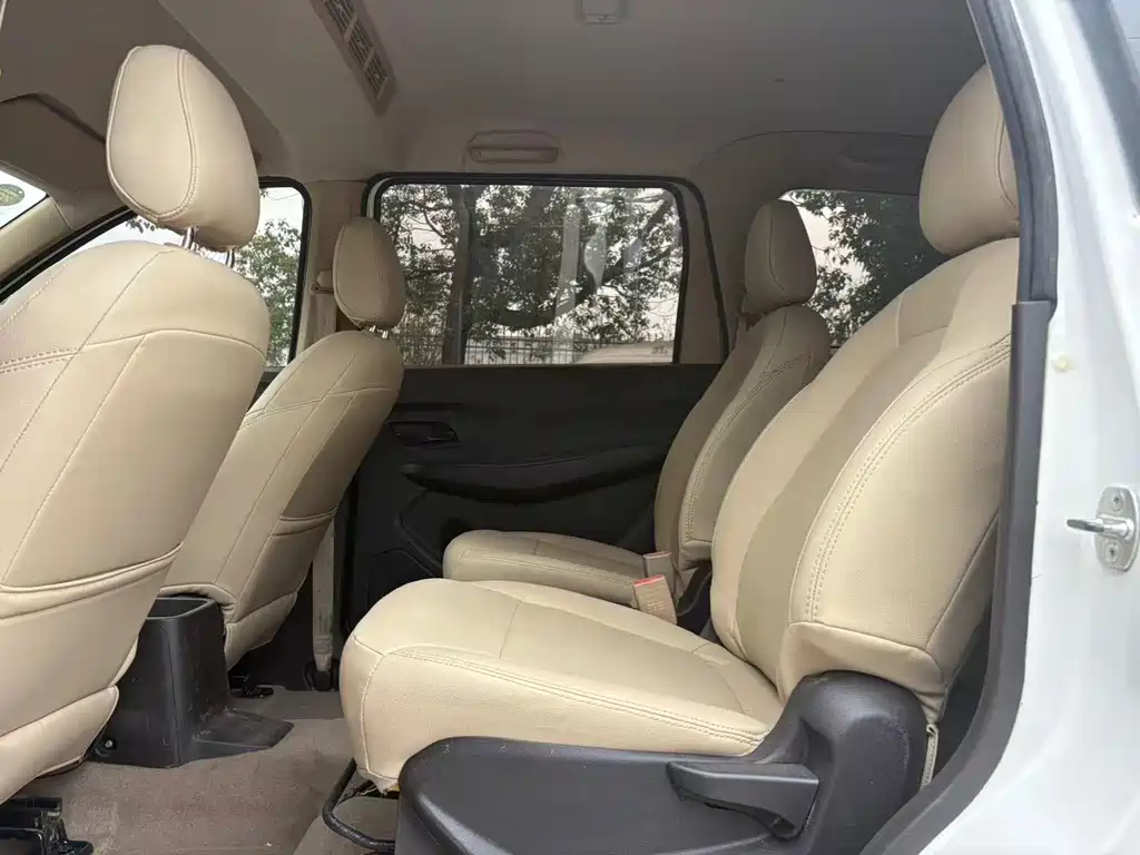 Wuling Hongguang 1.5 L S Standard L2 B
