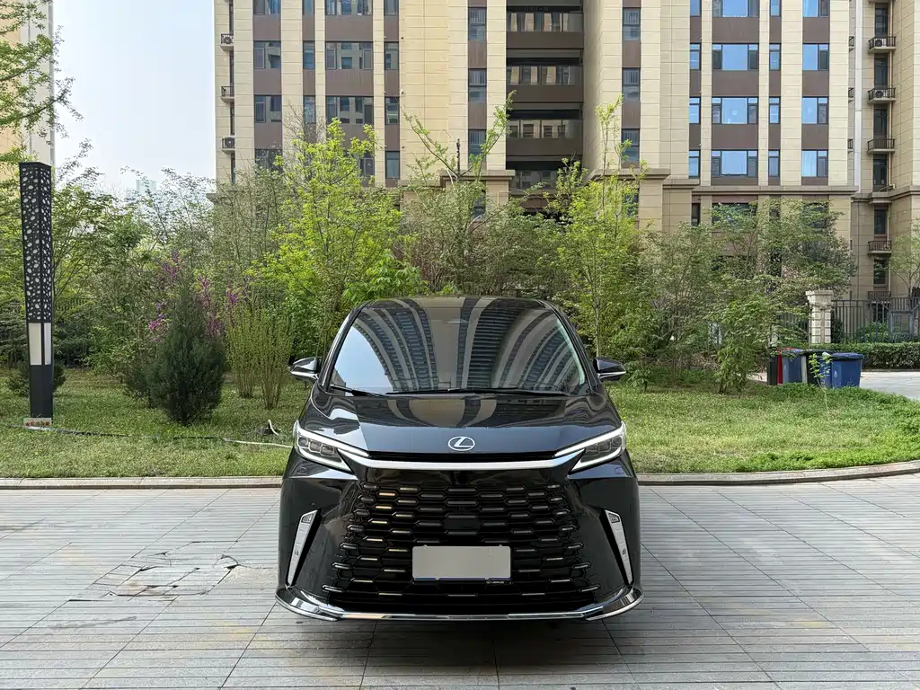 Lexus LM 500 h 6-seat Supreme