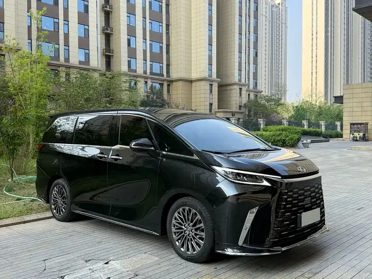 Lexus LM 500 h 6-seat Supreme