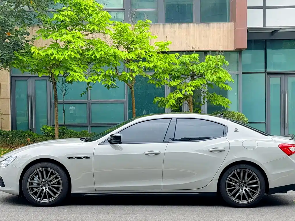 Ghibli 3.0 T Standard