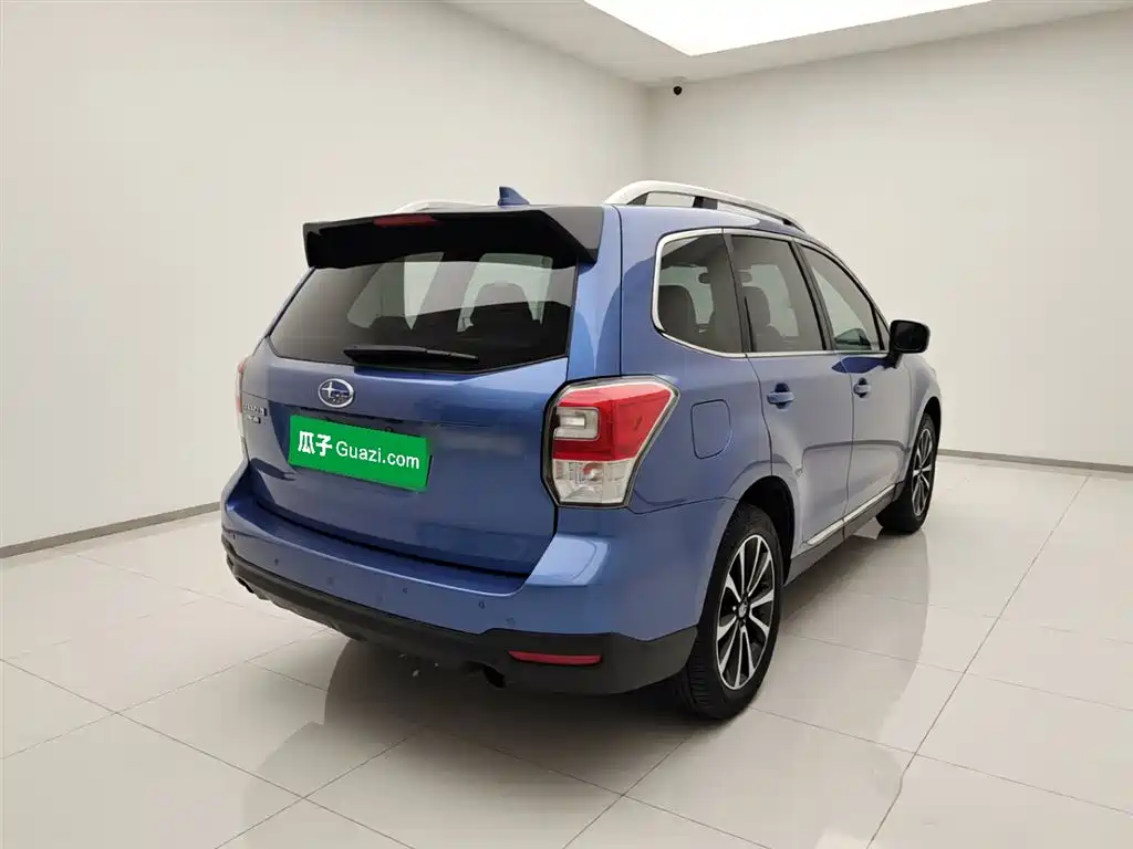 Forester 2.5 i Distinguished Navigation EyeSight
