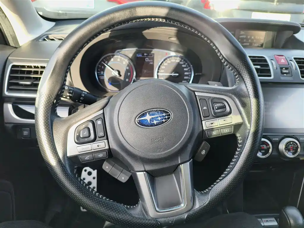 Forester 2.5 i Distinguished Navigation EyeSight