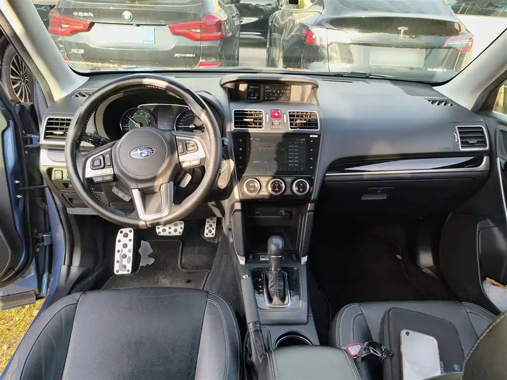 Forester 2.5 i Distinguished Navigation EyeSight