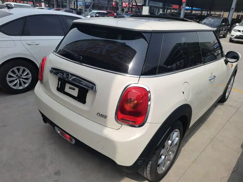 MINI 1.2 T ONE Pioneer