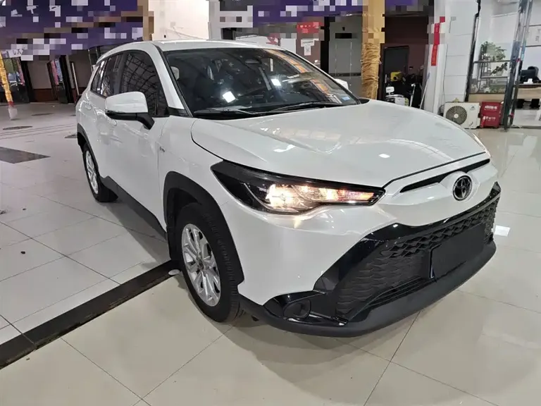 Toyota Frontlander 2.0 L Smart e-Hybrid Dual Engine Leading
