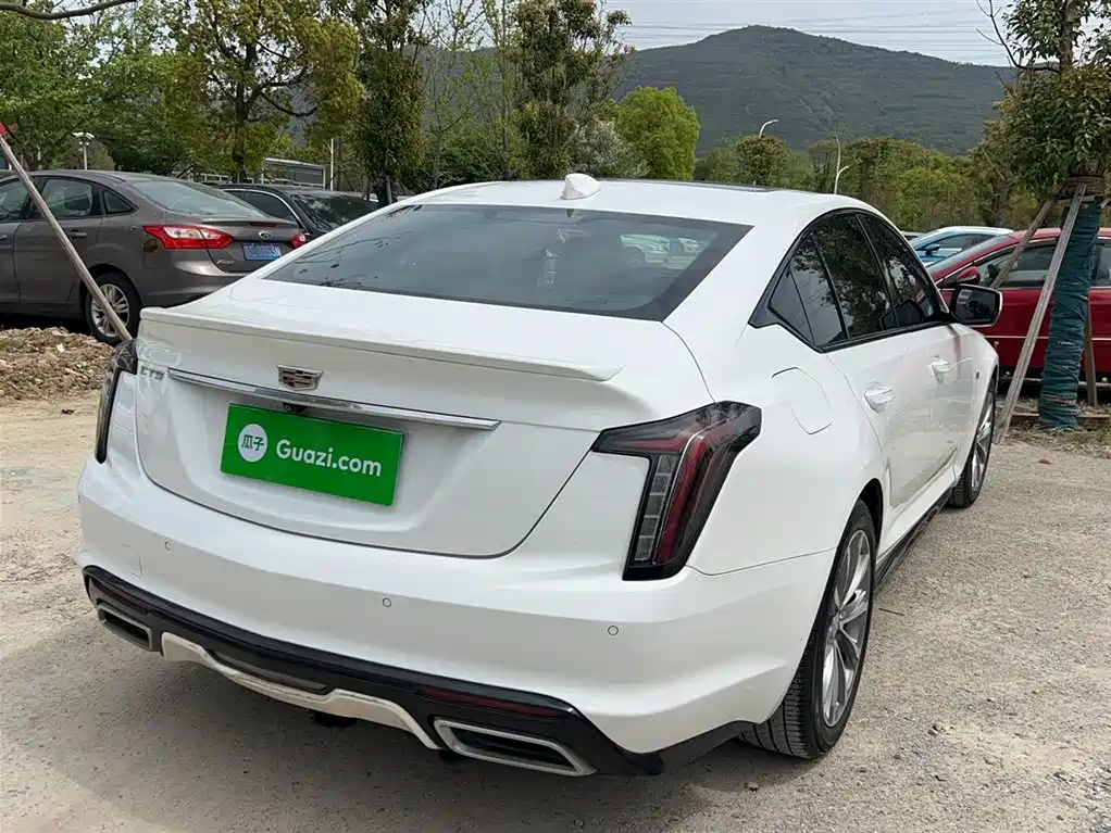 Cadillac CT5 28 T Leading Sport