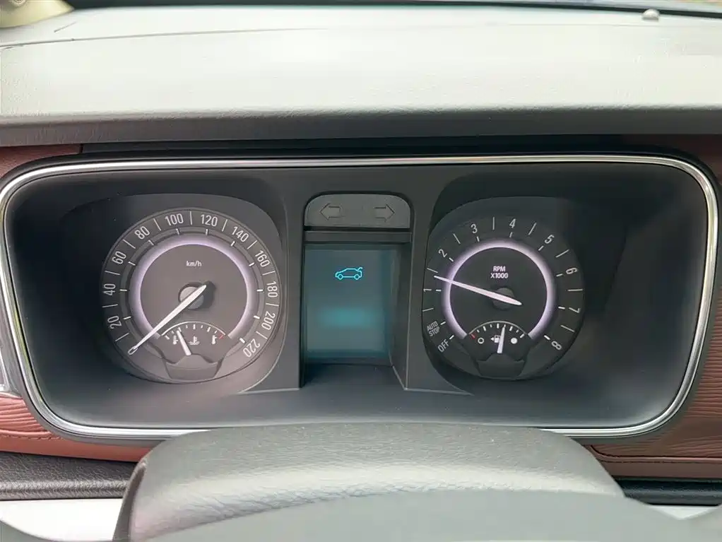 Buick GL8 28 T Luxury CN-VI