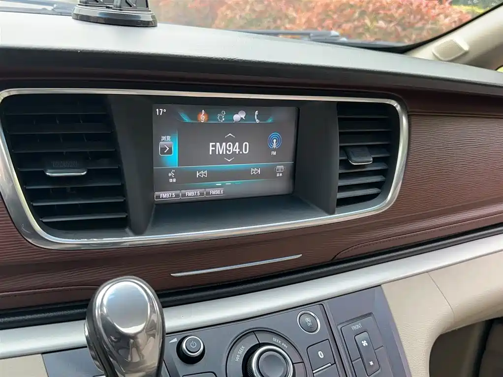 Buick GL8 28 T Luxury CN-VI
