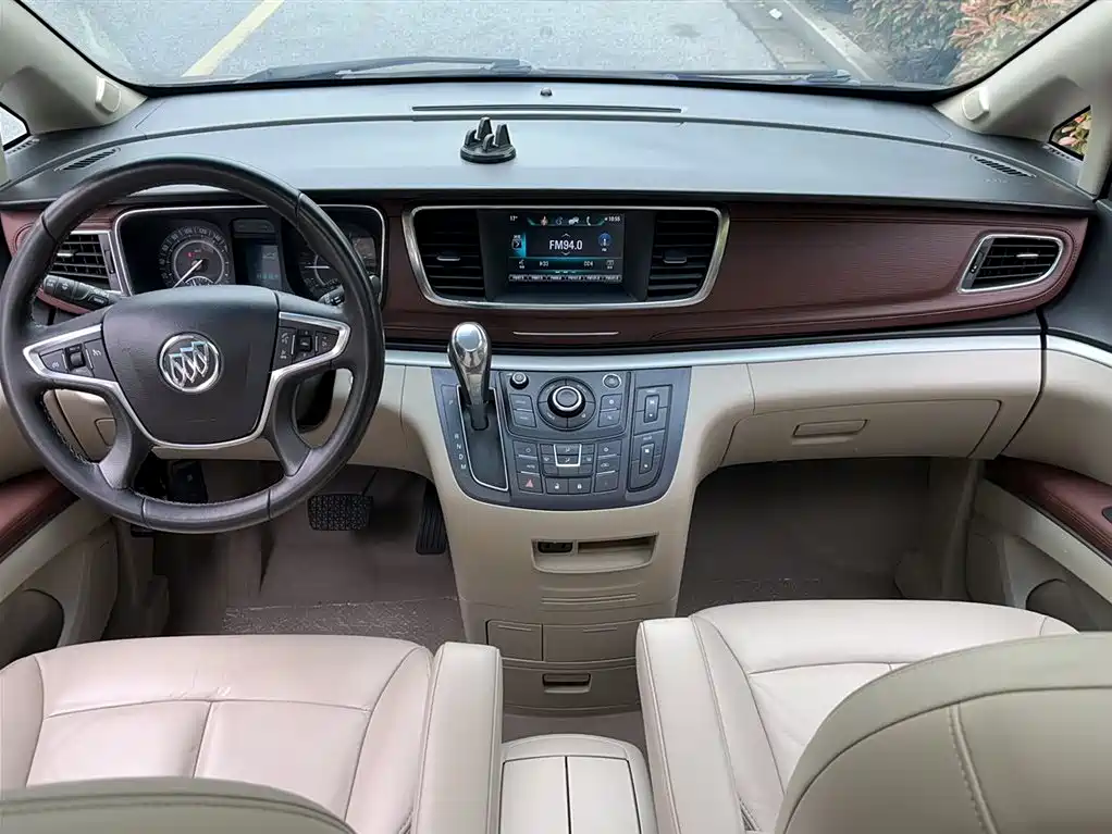 Buick GL8 28 T Luxury CN-VI