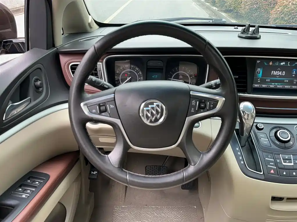 Buick GL8 28 T Luxury CN-VI