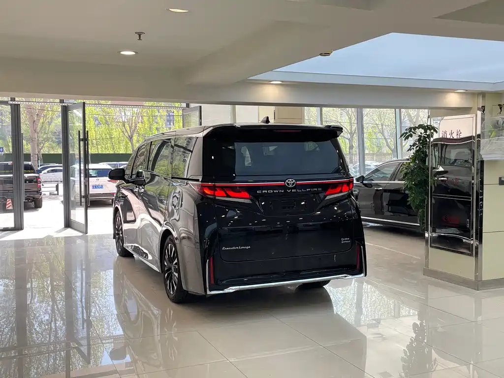 Vellfire Crown Dual Engine 2.5 L Supreme Executive