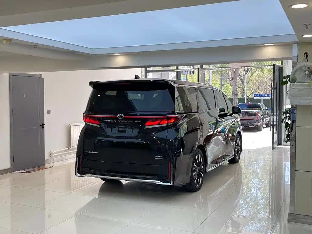 Vellfire Crown Dual Engine 2.5 L Supreme Executive