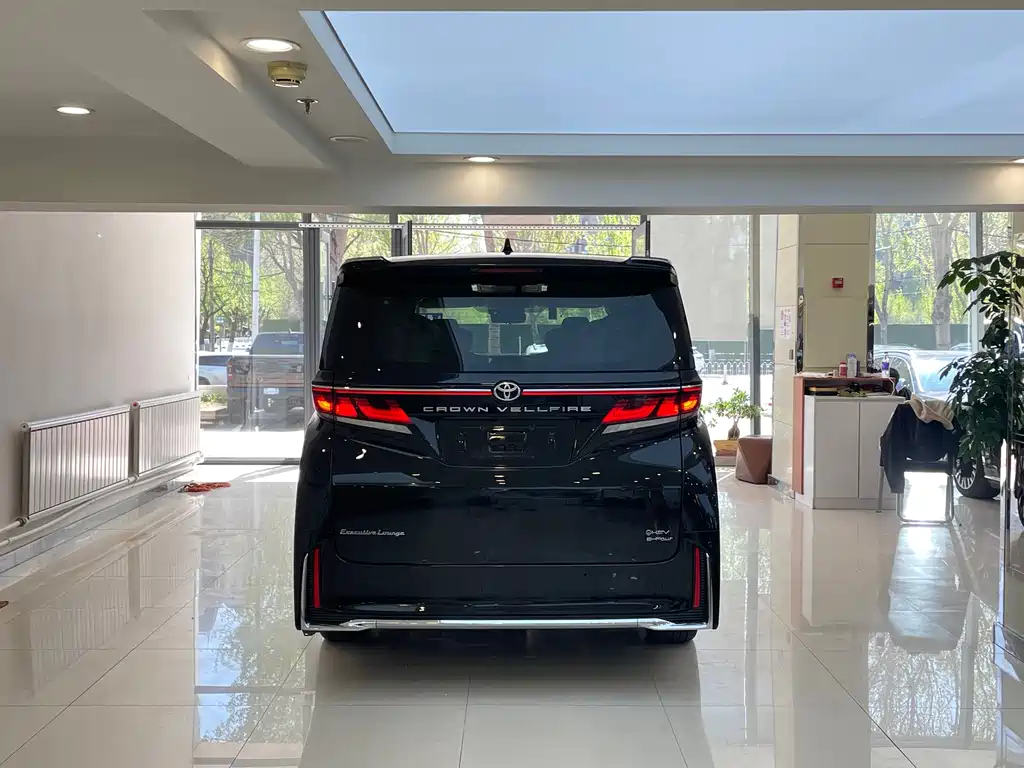 Vellfire Crown Dual Engine 2.5 L Supreme Executive