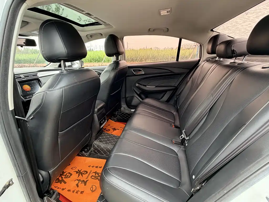 Roewe i5 1.5 L Auto 4 G Connected Bright Grand