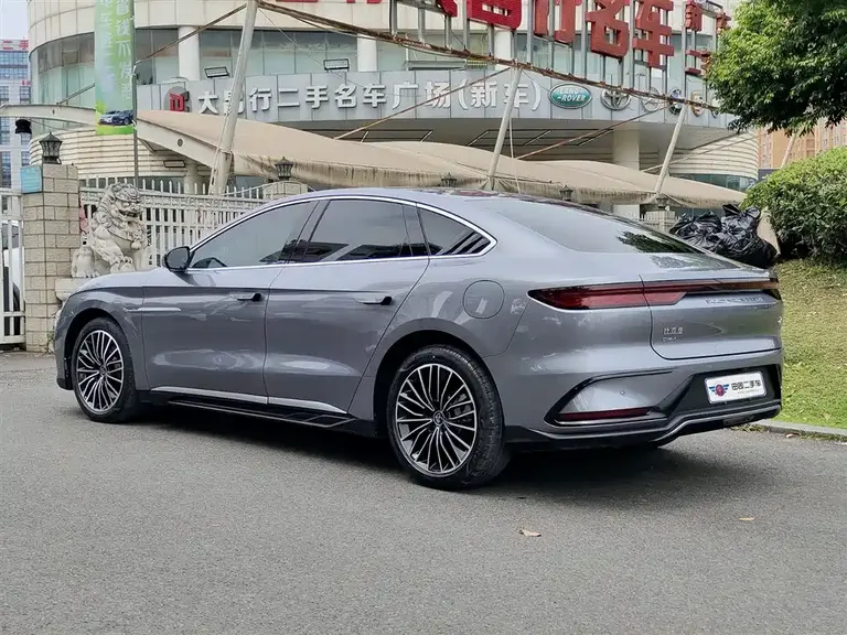 BYD Han DM-i Glory 121 KM Honored