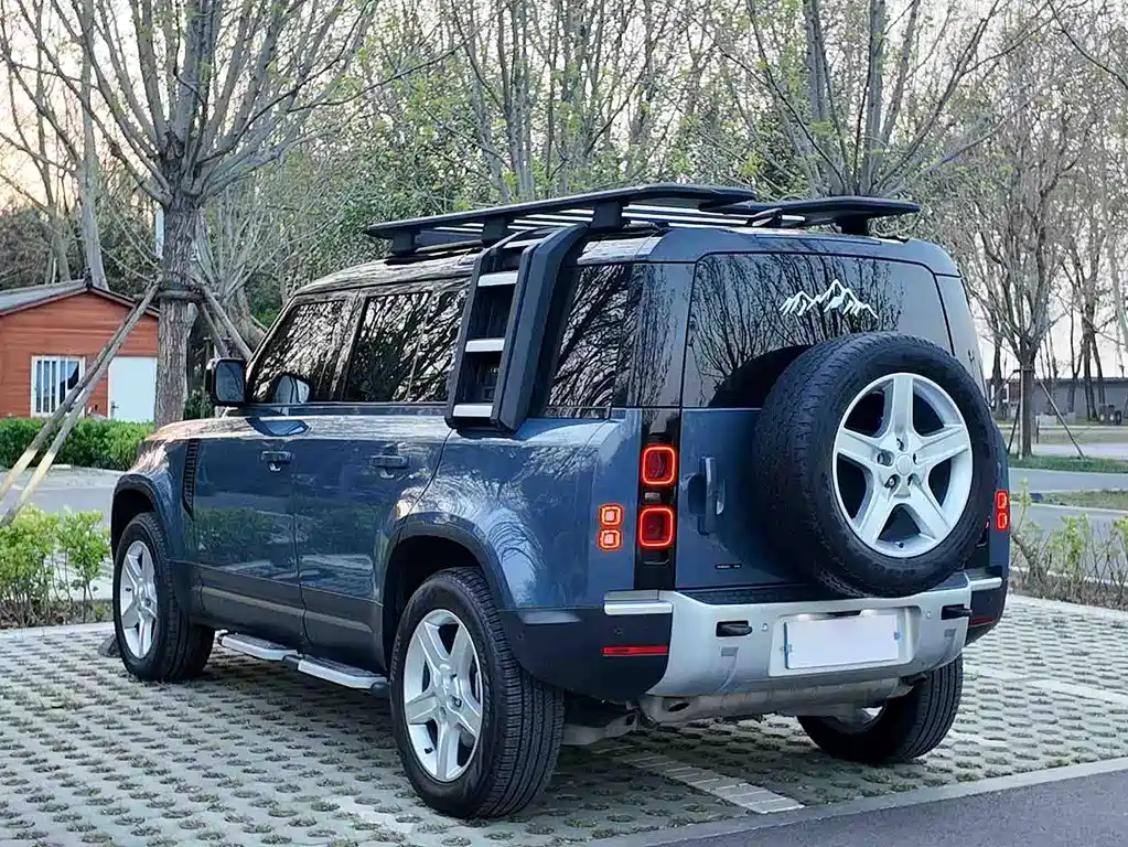 Land Rover Defender 110 P400 SE