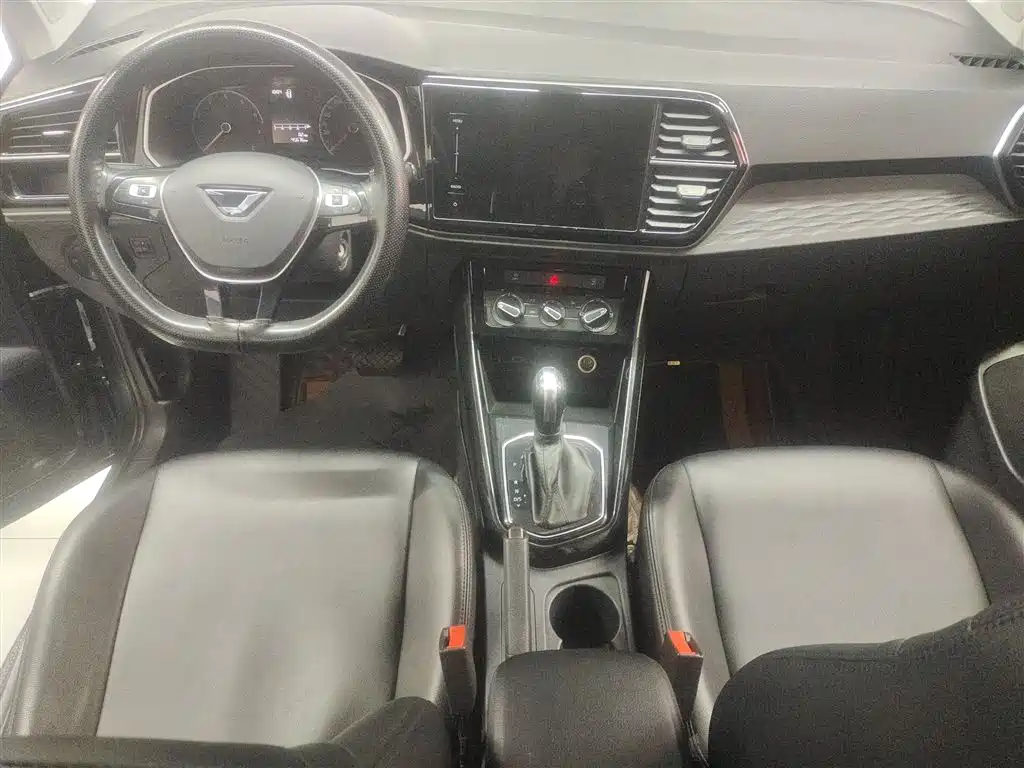 Jetta VS5 280 TSI Auto Progressive