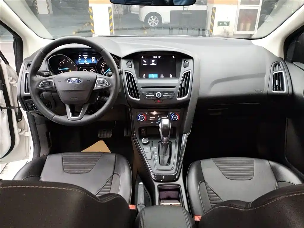 Focus Hatchback EcoBoost 180 Auto Elite