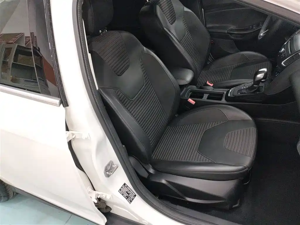 Focus Hatchback EcoBoost 180 Auto Elite