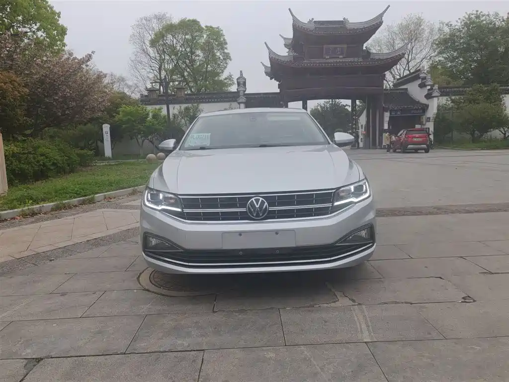 Bora 1.5 L Auto Comfort Connected