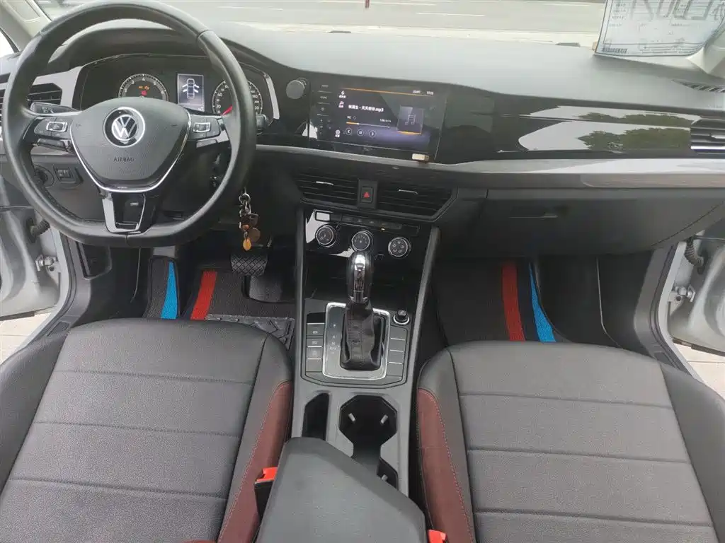 Bora 1.5 L Auto Comfort Connected