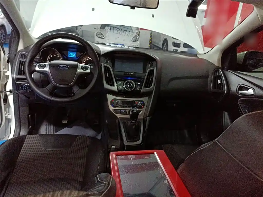 Focus Hatchback 1.6 L Manual Style