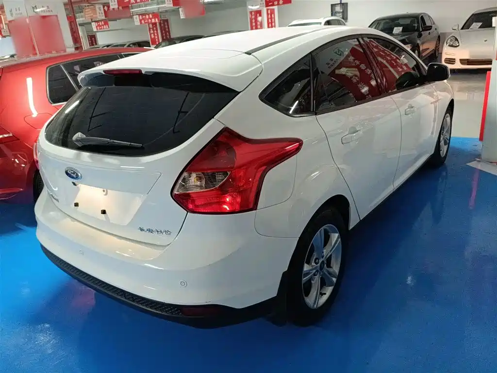 Focus Hatchback 1.6 L Manual Style