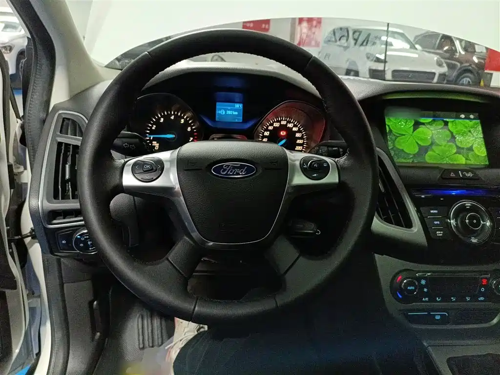 Focus Hatchback 1.6 L Manual Style