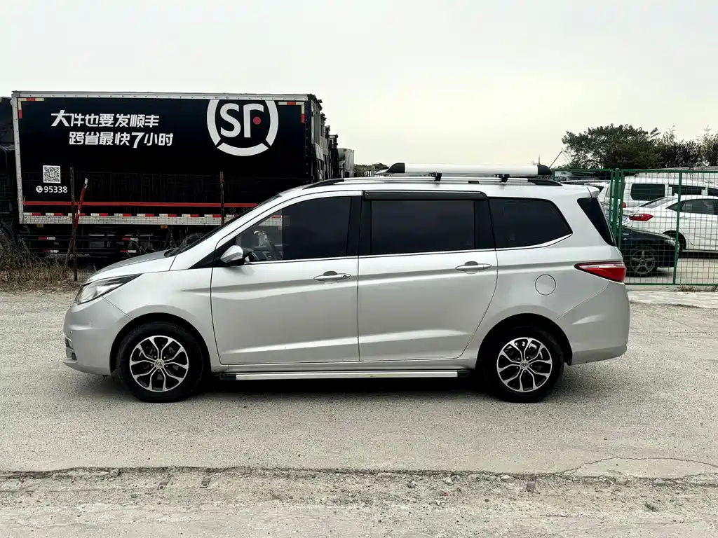 Changan Oshan A600 1.5 L Manual Luxury 7-seat