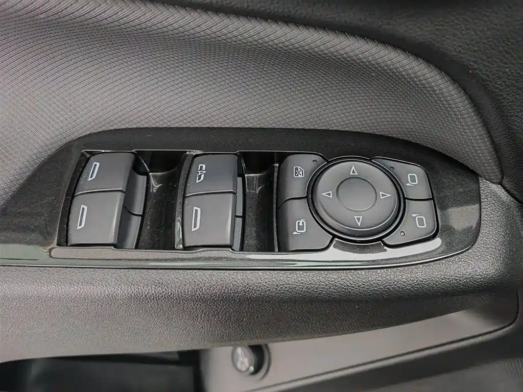 Equinox 550 T RS 4 WD Intelligent Guard World