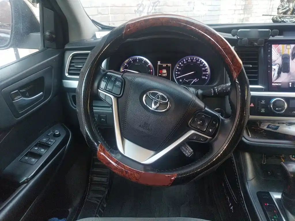 Highlander 2.0 T 4 WD Luxury 7-seat CN-V