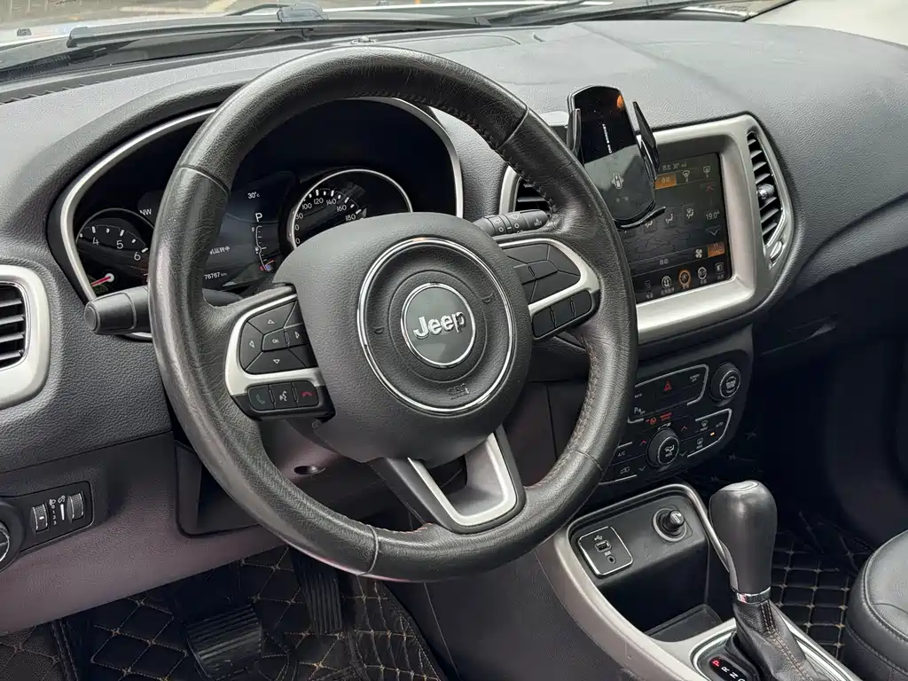 Compass 200 T Auto Home Enjoyment