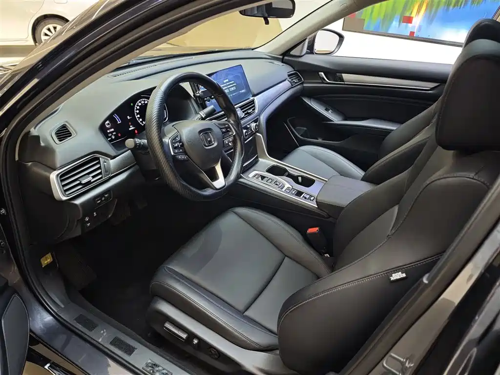 Accord Sharp· Hybrid 2.0 L Sharp Leading